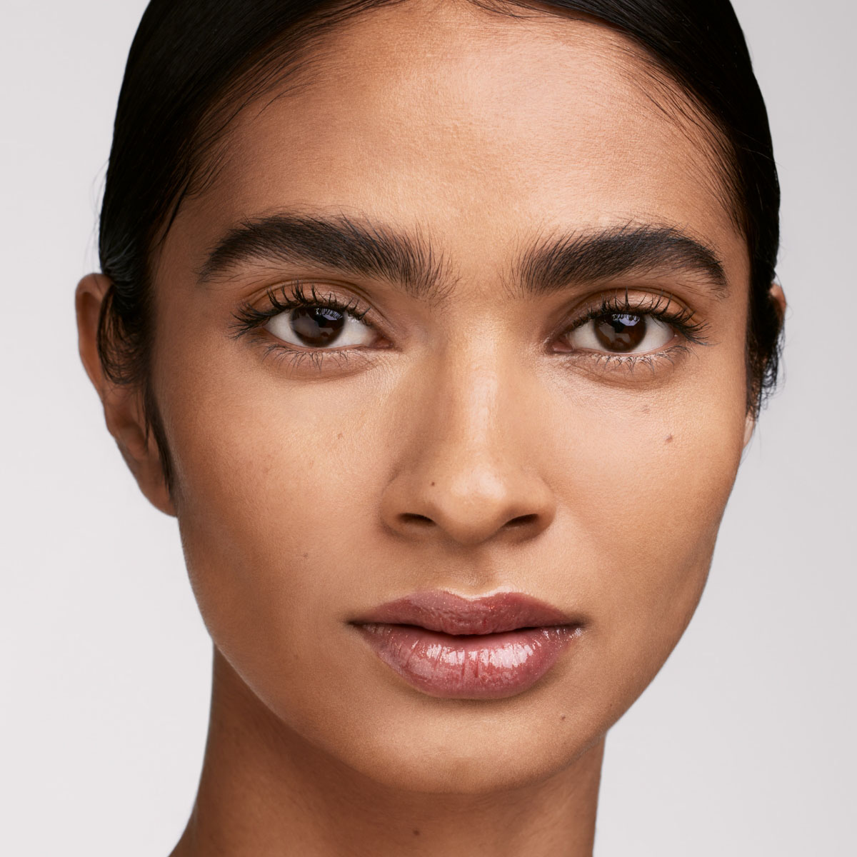 SOFT'LIT NATURALLY LUMINOUS LONGWEAR FOUNDATION (BASE DE MAQUILLAJE PARA ROSTRO)